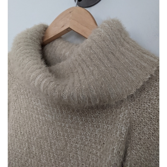 🆕 Anthropologie Ruffled Turtleneck Poncho in Beige - Picture 5 of 8